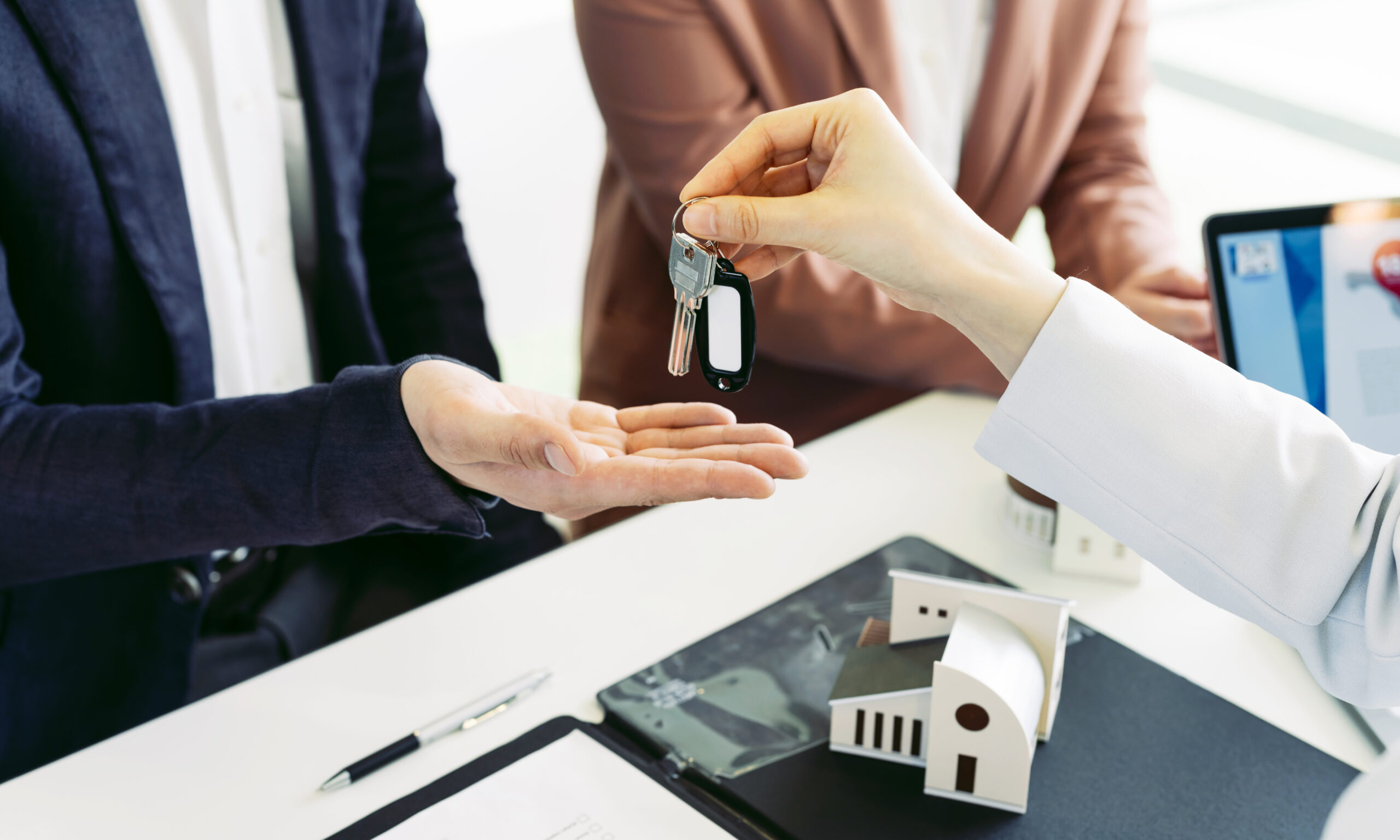 一戸建ての防犯対策とは？注文住宅で考えるべきポイントと車・センサーライトの注意点